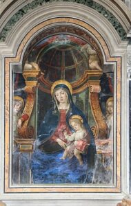 Madonna col Bambino di Bernardino Betti detto Pinturicchio (14990-1492) nella Cappella del Santissimo Sacramento nel Duomo di Massa