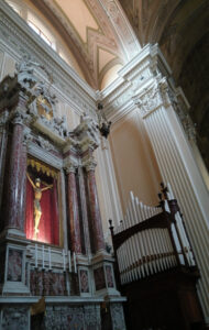 Altare del Santissimo Crocifisso, Duomo di Massa