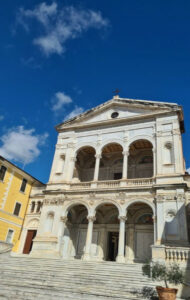 Facciata della Basilica Cattedrale di Massa